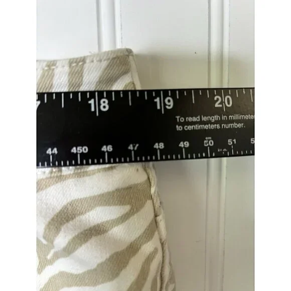 Chicos Platinum Denim Zebra Print Tan White Womens Size 2.5 /14US Ankle Jeans - Picture 8 of 12